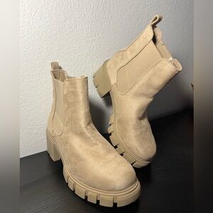 ✨ Tan Chunky Chelsea Boots | Size 6.5 | Suede-Look Lug Sole